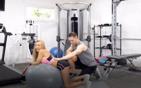 Вместо треньки блонда решила потрахаться